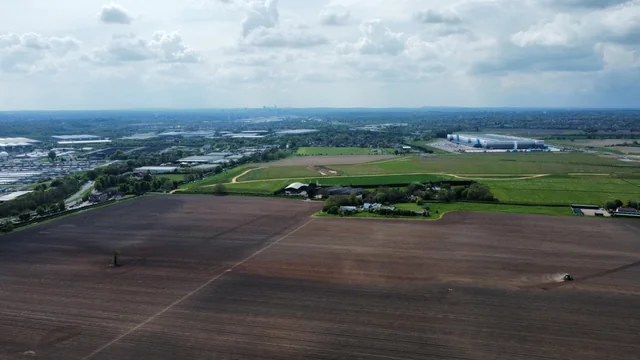 Vista a&eacute;rea de un bosque verde y sendero